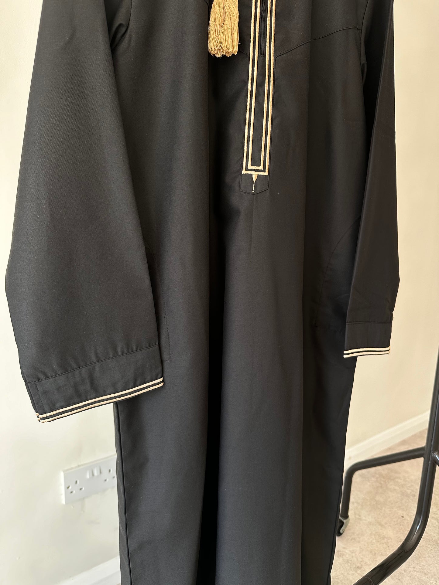 'OMANI TASSEL THOBE'