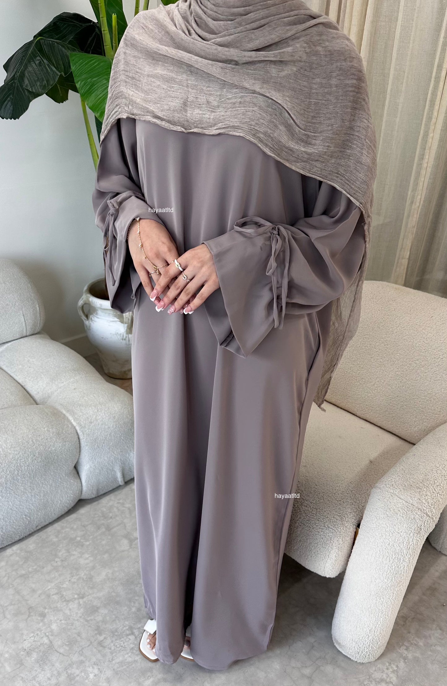 'REYYAN ABAYA'