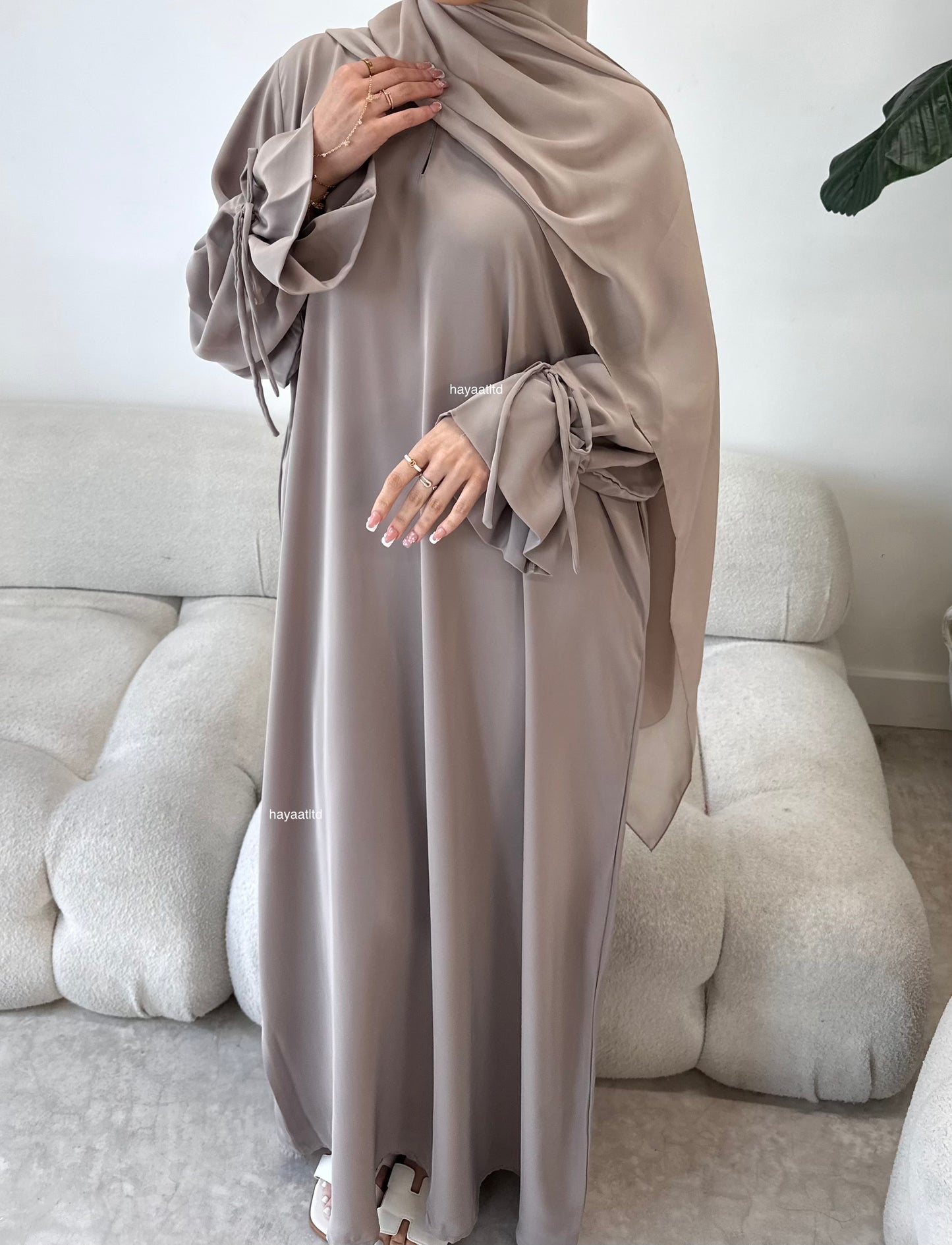 'REYYAN ABAYA'