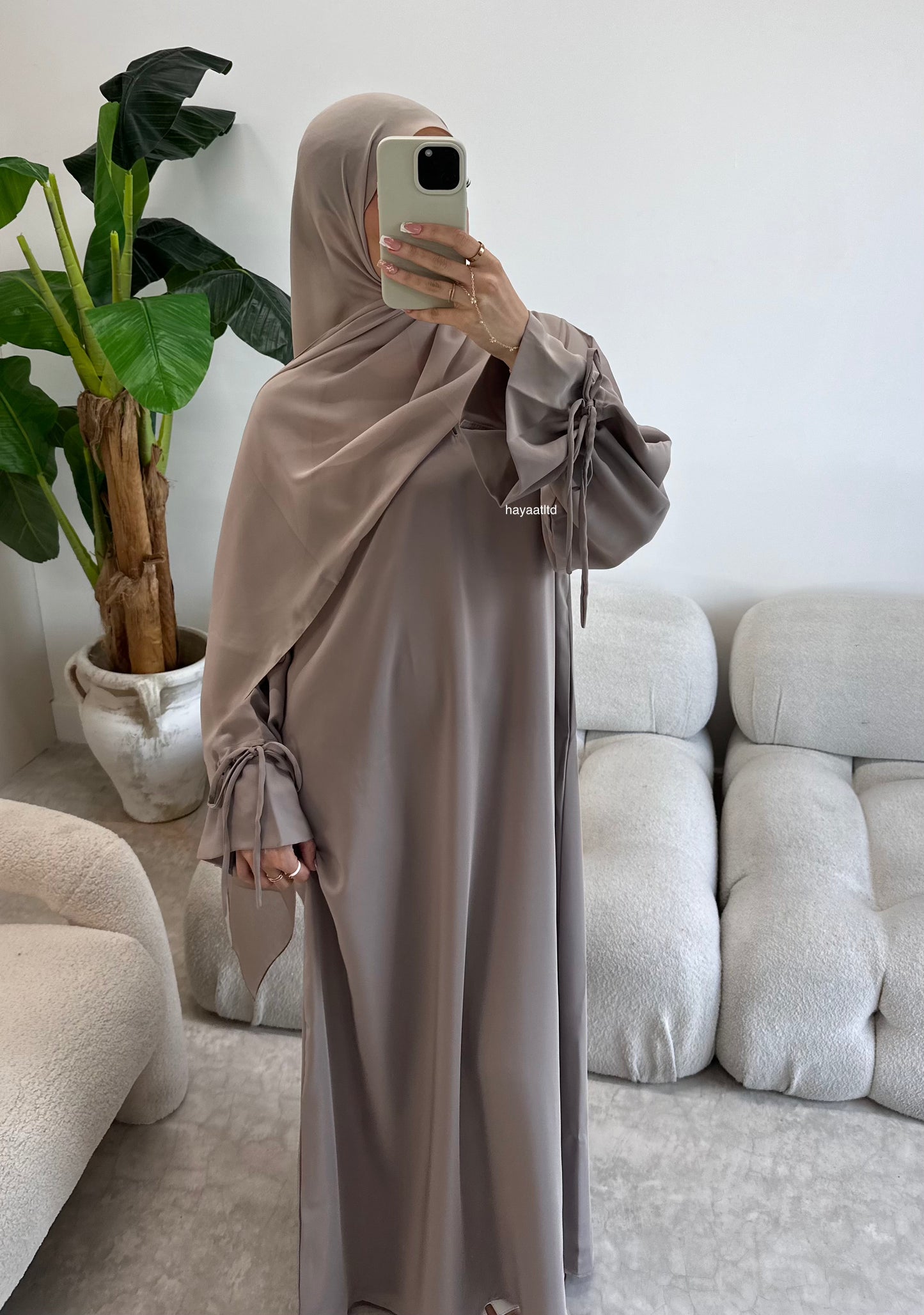 'REYYAN ABAYA'