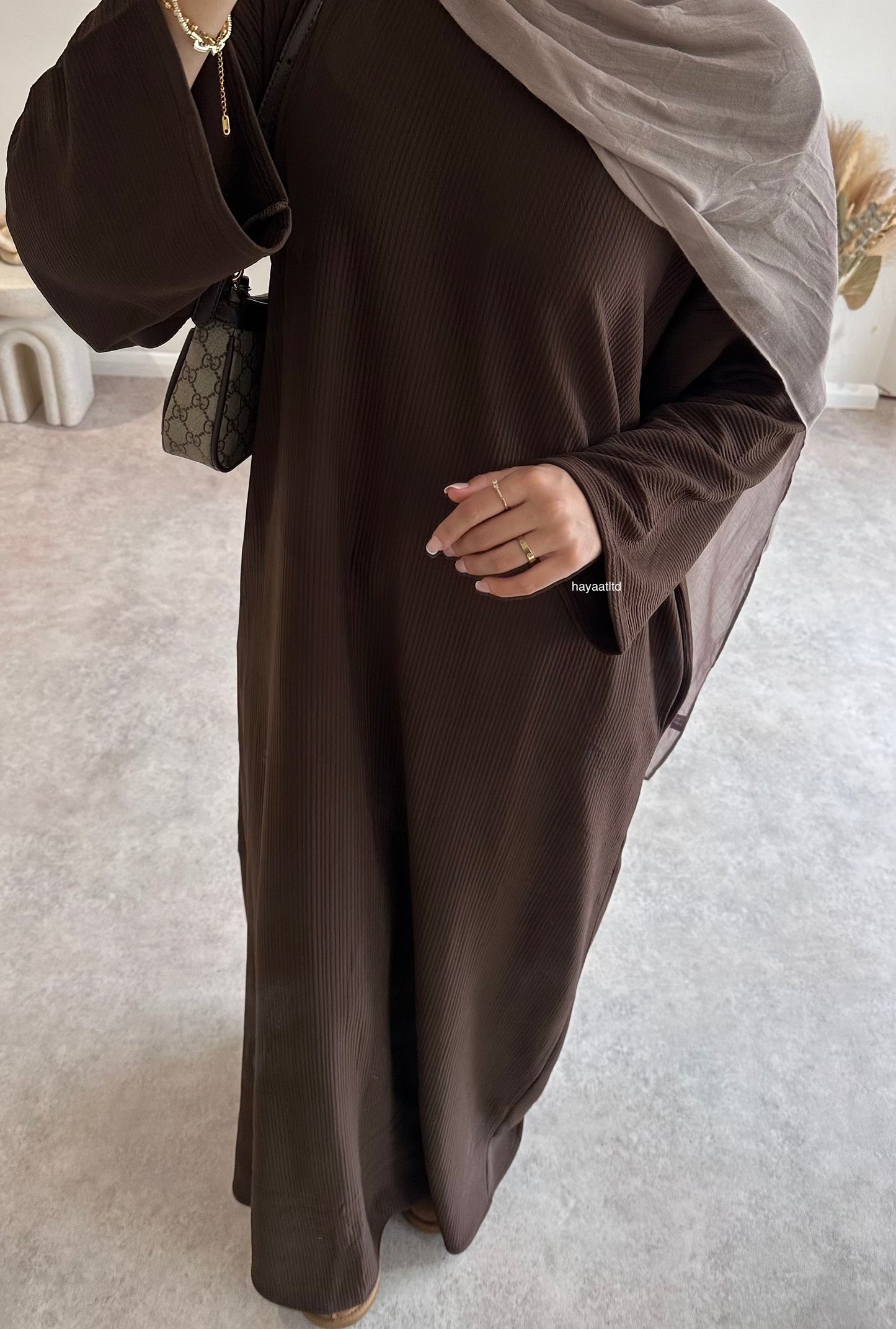 'CLOSED RIBBED ABAYA'