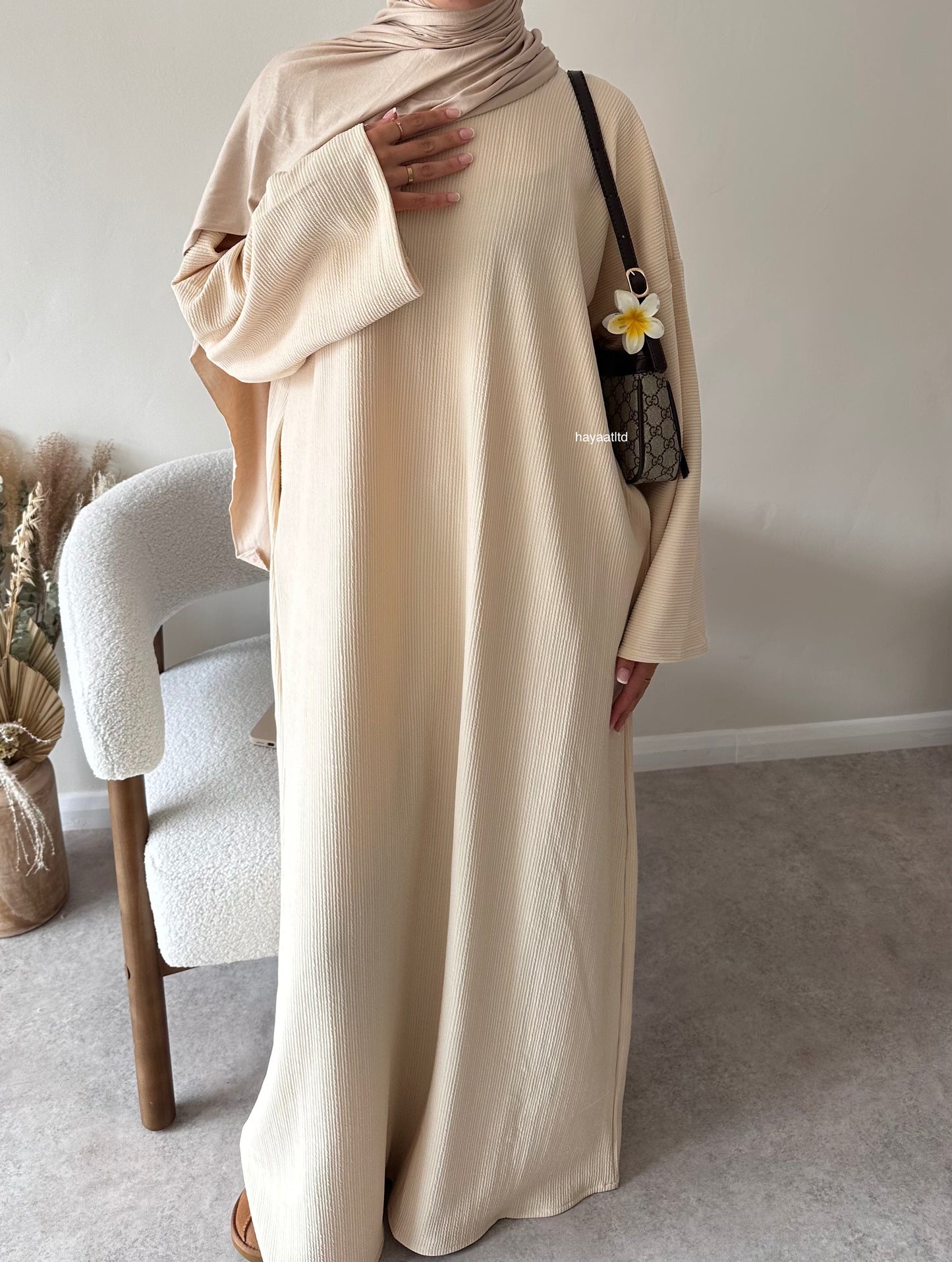 'CLOSED RIBBED ABAYA'