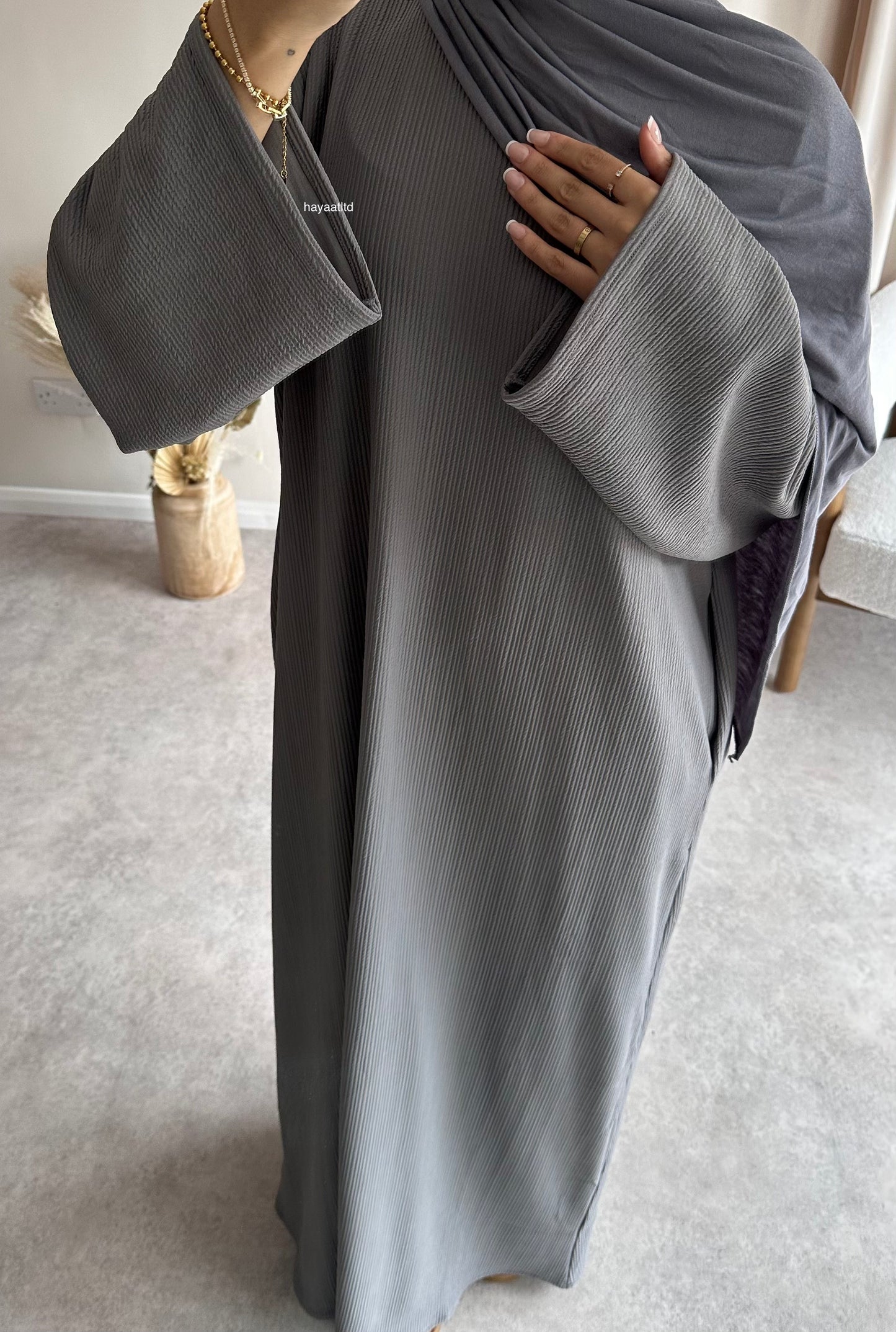 'CLOSED RIBBED ABAYA'