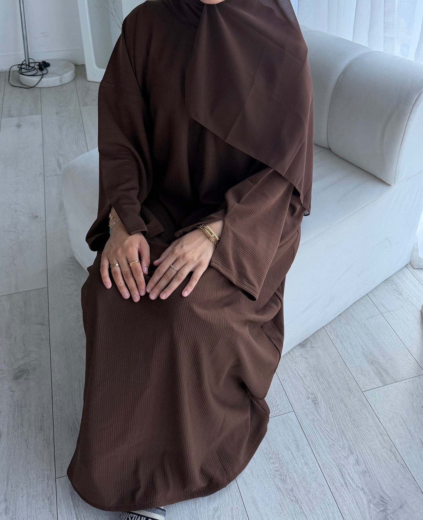 RIBBED ABAYA | Brown