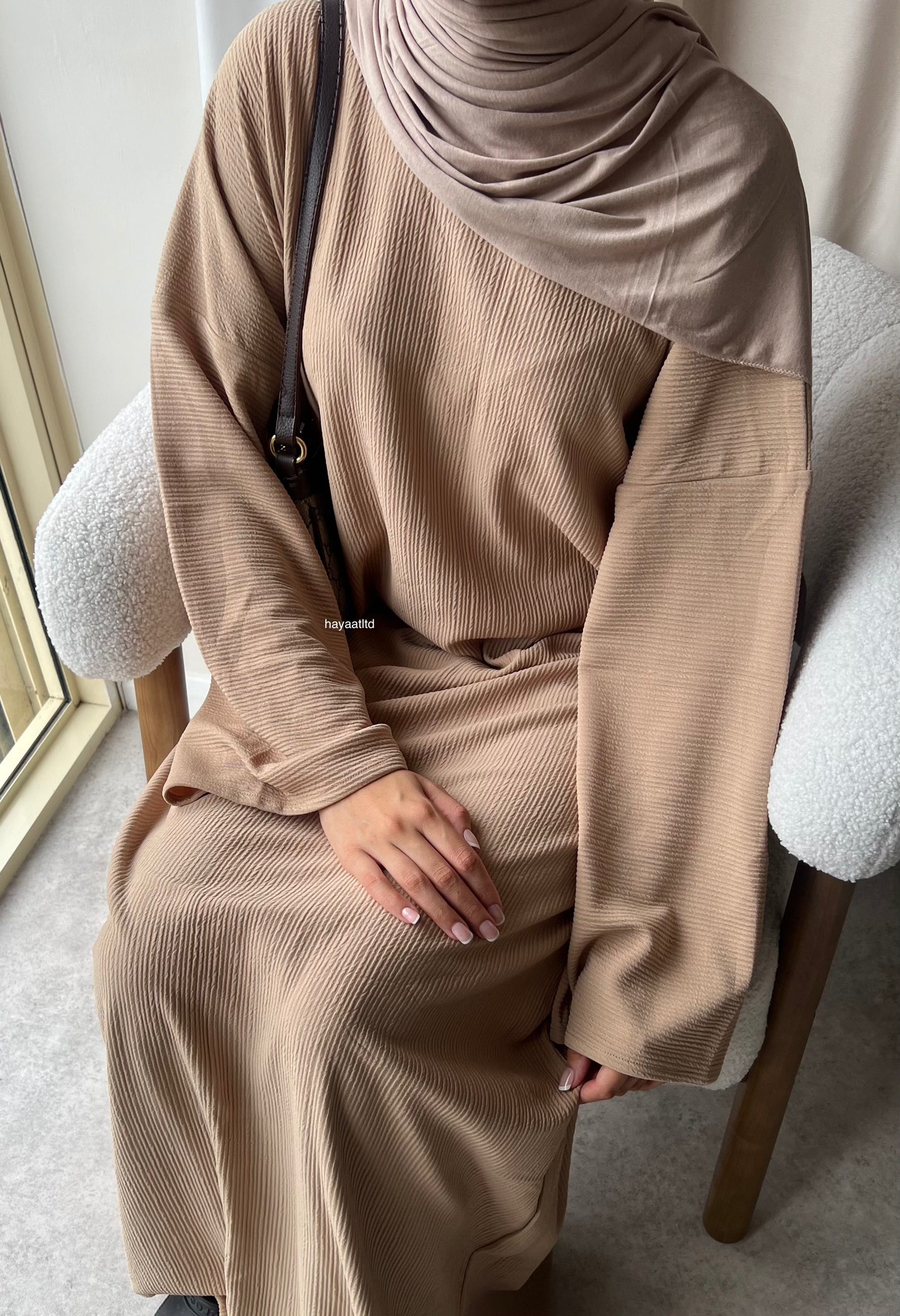 'CLOSED RIBBED ABAYA'