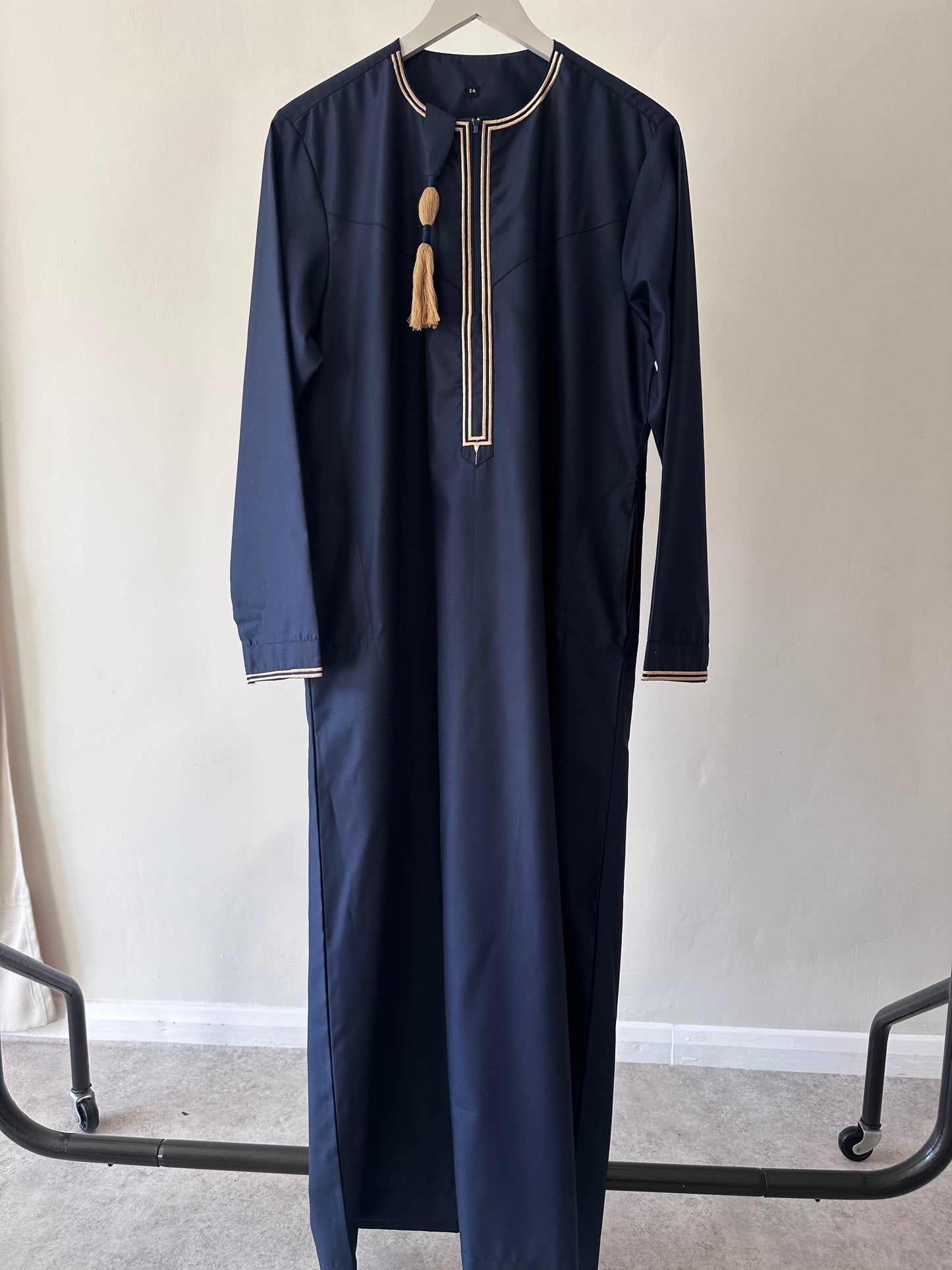 'OMANI TASSEL THOBE'